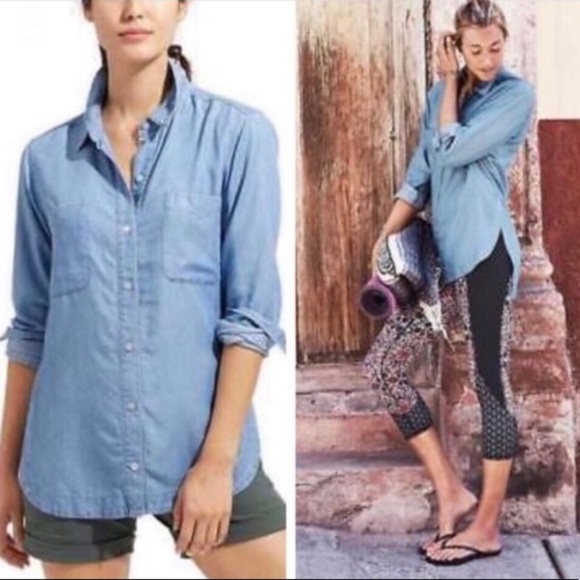 Athleta Chambray Blue Button Down Shirt Tencel Size Small - Picture 2 of 12